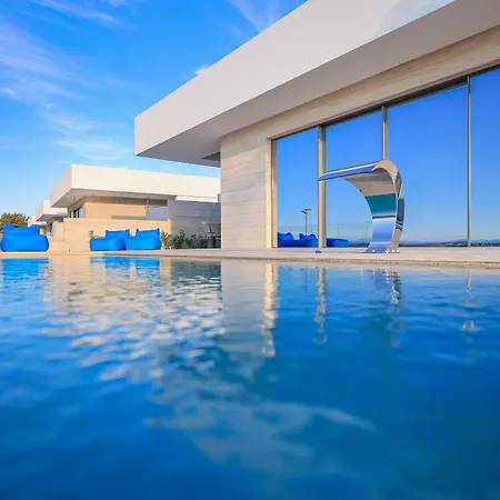 Villa View *